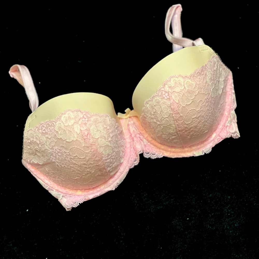 Victoria Secret bra 32DDD NWOT